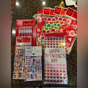 Valentine's pack gift bags pencils push pencils hearts school goodie bags NWT
